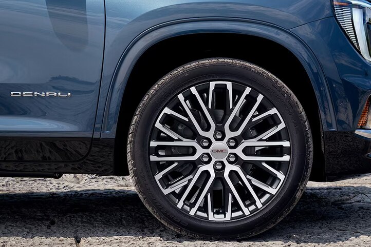 Rines de aluminio de 20 pulgadas en GMC Acadia 2026
